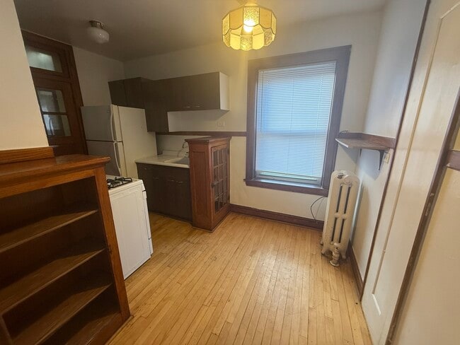 Building Photo - 3150 N Linder Ave