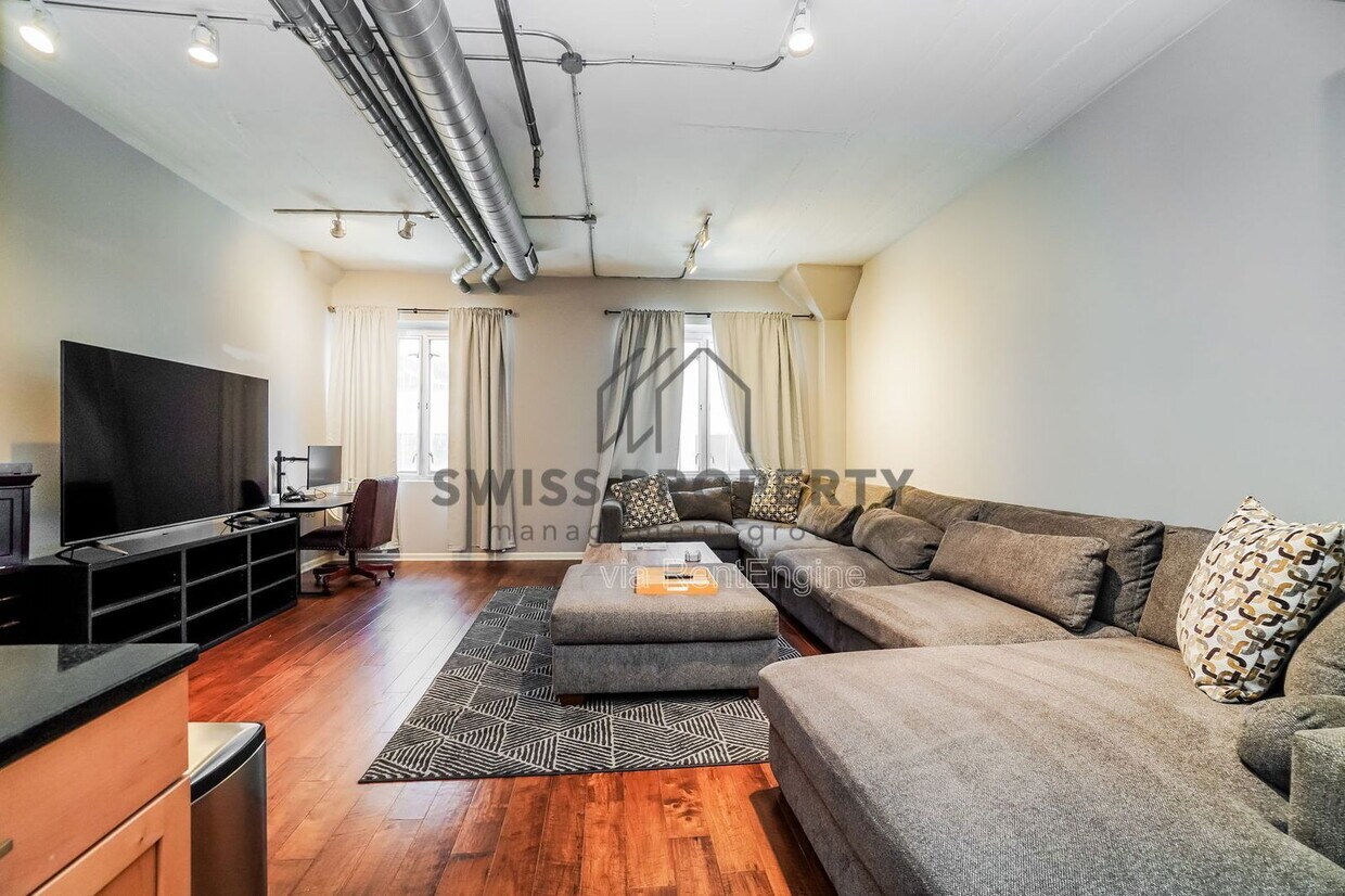 Primary Photo - 221 N Front St