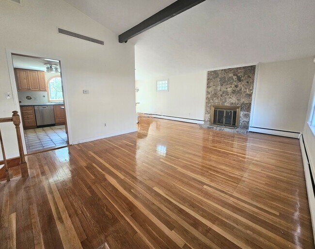 Foto del edificio - 34 Ridgewood Rd