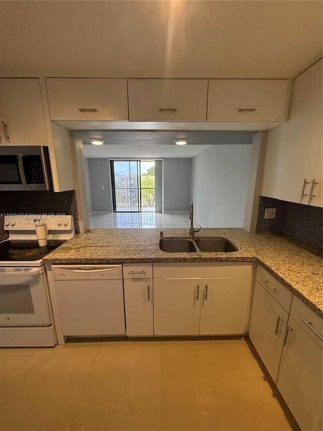 Foto del edificio - 8625 NW 8th St