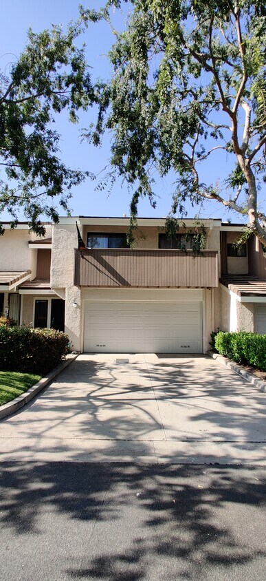 Front - 1995 Woodcutter Ln