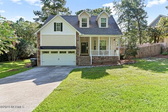 Building Photo - 10 Bradley Ln