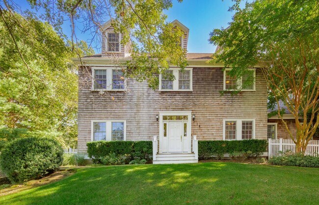 Foto del edificio - 18 Cuffee Dr