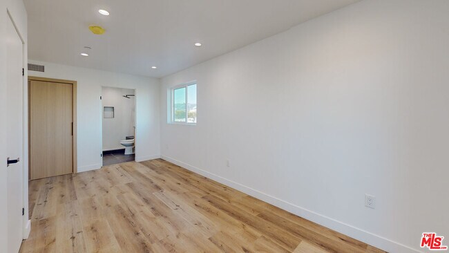 Building Photo - 841 N McCadden Pl