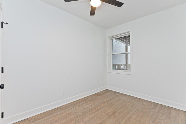 Foto del edificio - 2465 N Lincoln Ave
