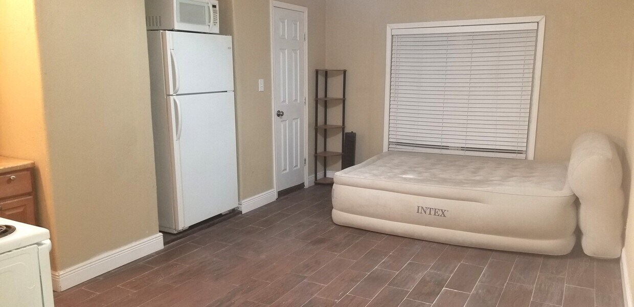 Foto del edificio - 5631 Belarbor St