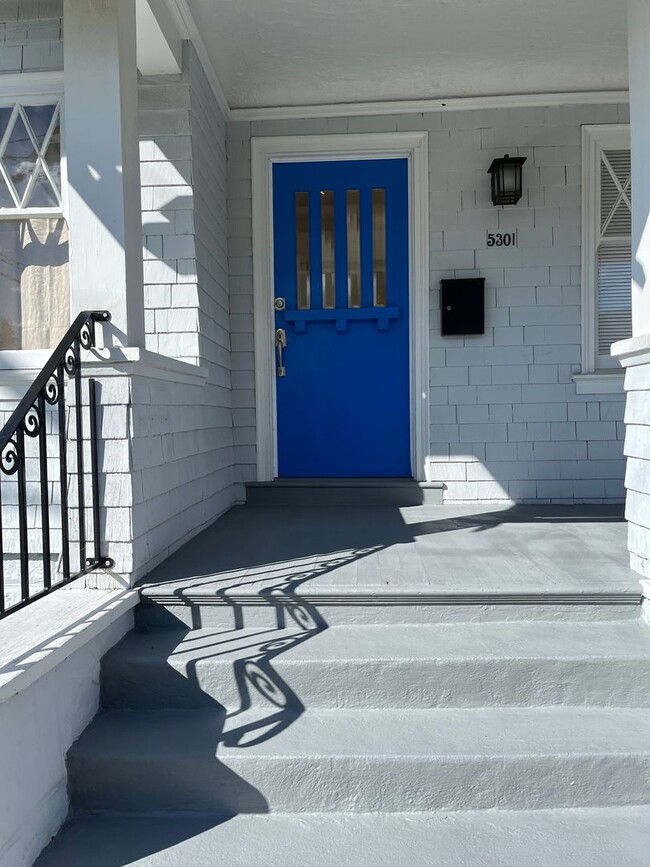 Photo - Beautiful Centrally Located Rockridge Craftsman! House