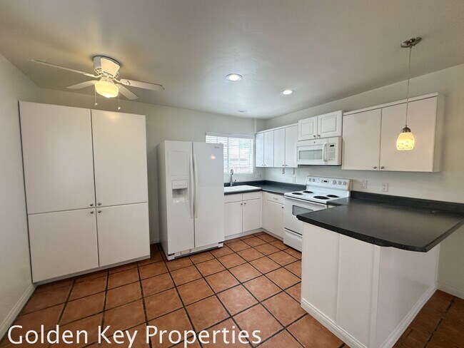 Foto del edificio - 2-Bedroom + 2-car garage + ALL UTILITIES PAID