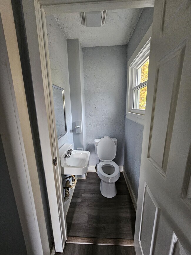 Foto del edificio - 912 W 3rd St