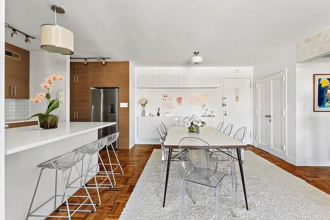 Building Photo - 2 bedroom in NEW YORK NY 10011