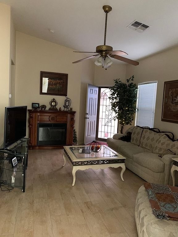 Building Photo - 942 S Balboa Dr