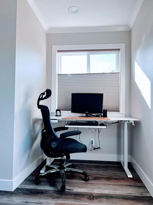 Hight Adjustable Desk #1 - 338 Rutherford Ave