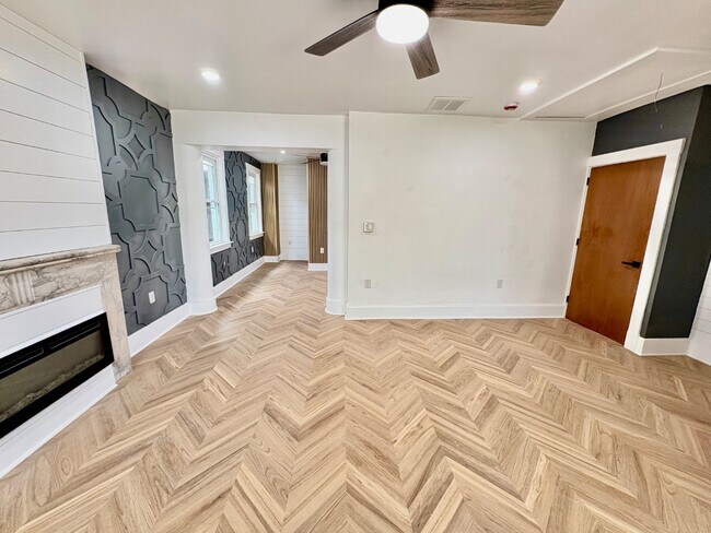 Foto del edificio - 7122 Card Ln