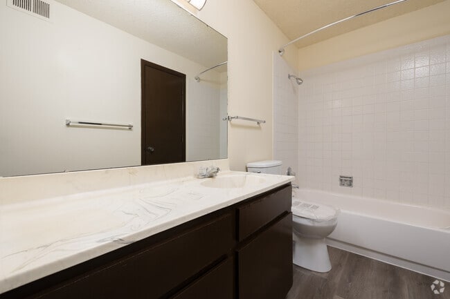 1BR, 1BA - 651SF - Bathroom - Candlewood Apartments