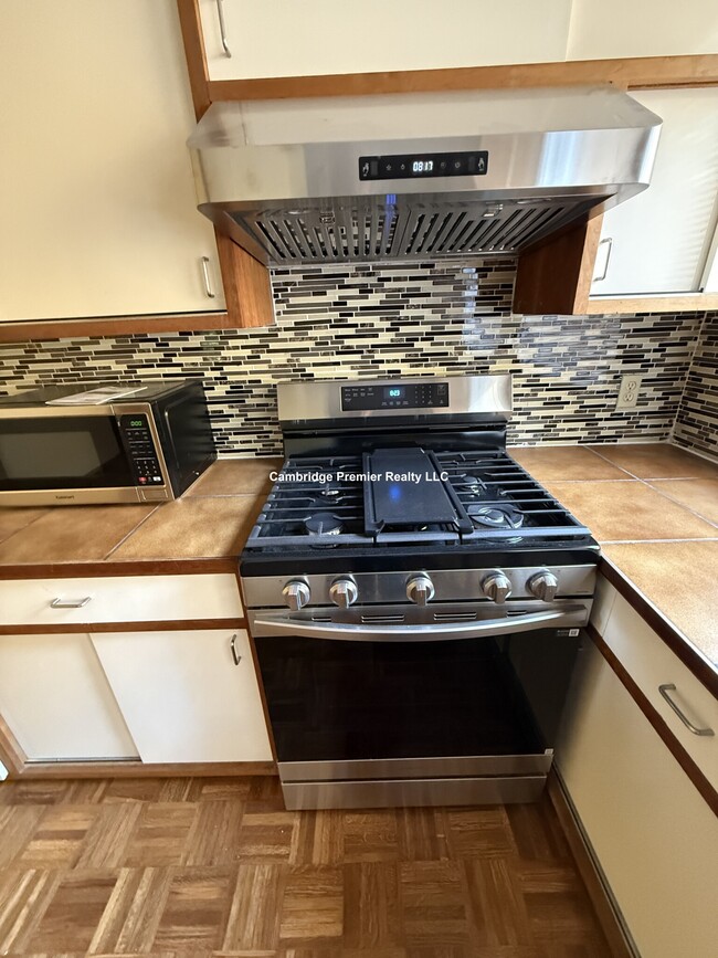 Foto del edificio - 10 Packard Ave