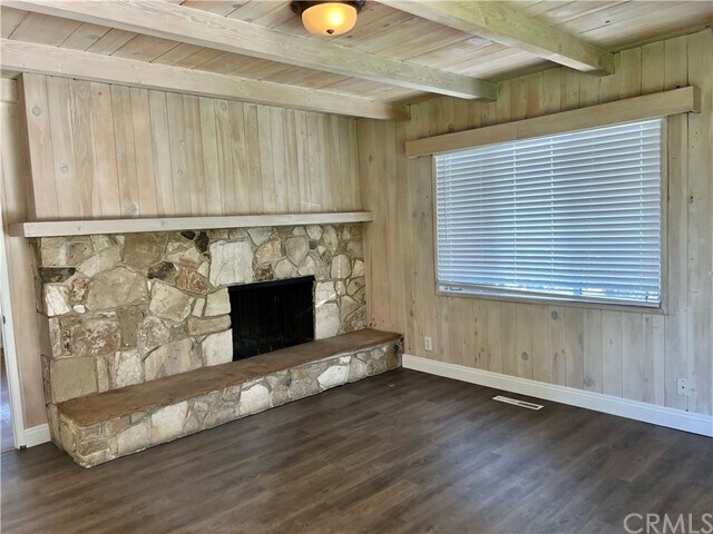 Building Photo - 876 E Cypress Ave