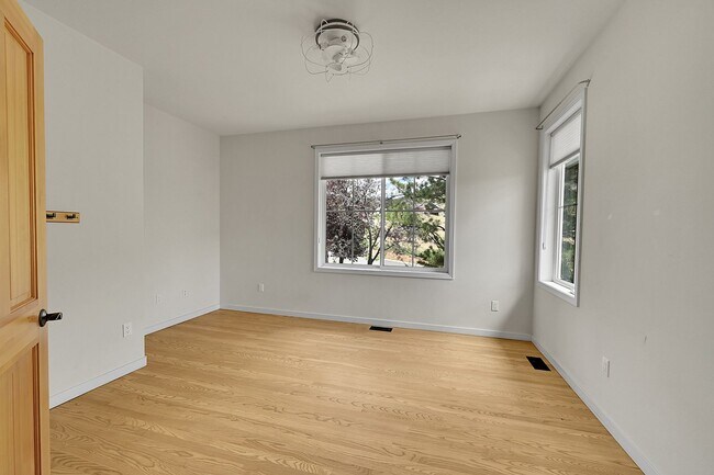 Foto del edificio - 4 bedroom, 3 bath with separate ADU