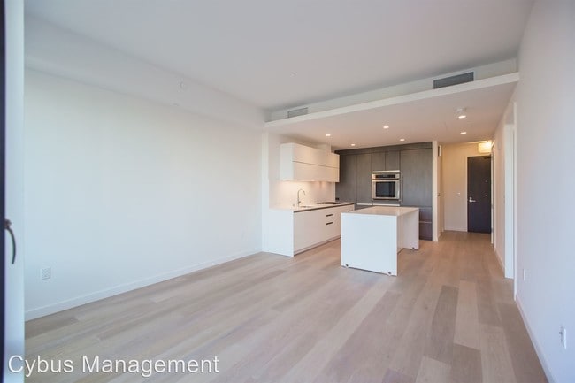 Building Photo - 1 br, 1.5 bath House - 1650 Broadway #105