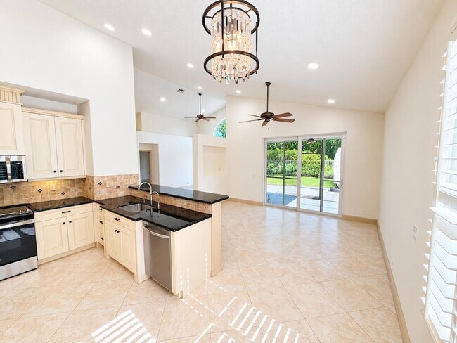 Foto del edificio - 6841 NW 81st Ct