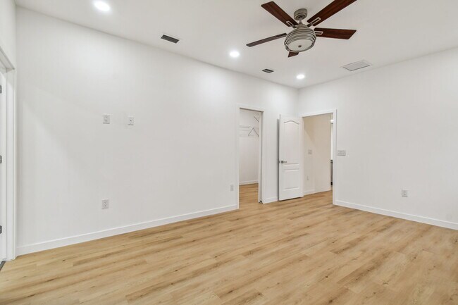 Building Photo - 406 Border St