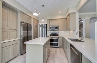 Building Photo - 14806 Flowerwood Dr