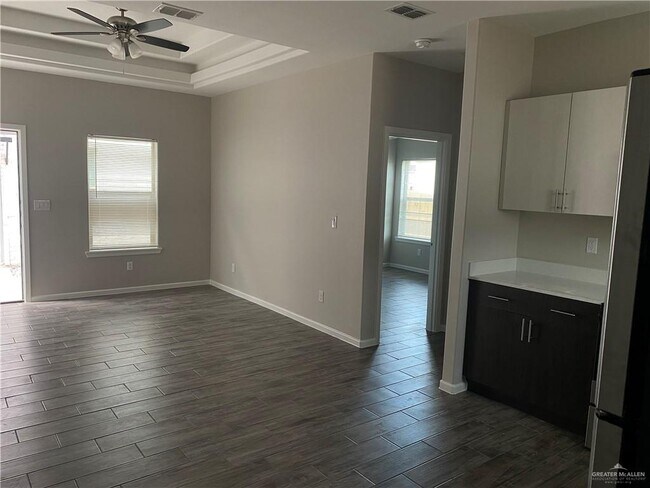 Building Photo - 1703 Playa Dr