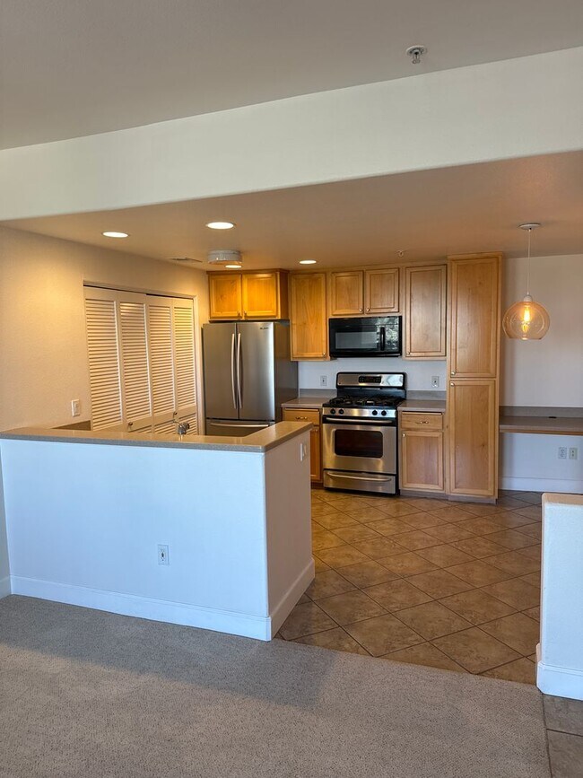 Building Photo - ONE BEDROOM UNIT AT THE PHOENICIAN IN ROSE...