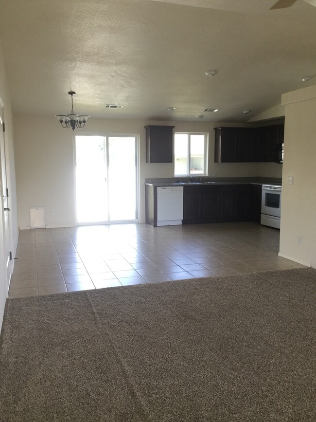 Foto del edificio - 3 Bedroom 2 Bath with RV parking in Medford!