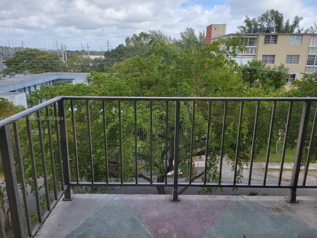 Foto del edificio - 1470 NE 125th Terrace
