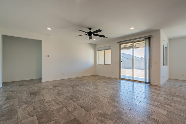 Foto del edificio - 15877 W Mauna Loa Ln