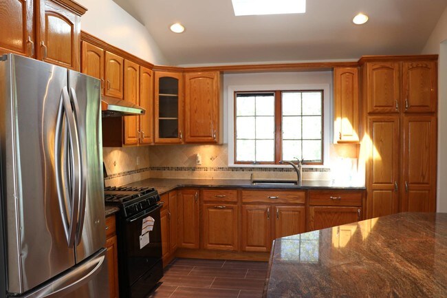 Building Photo - 548 Naughton Ave
