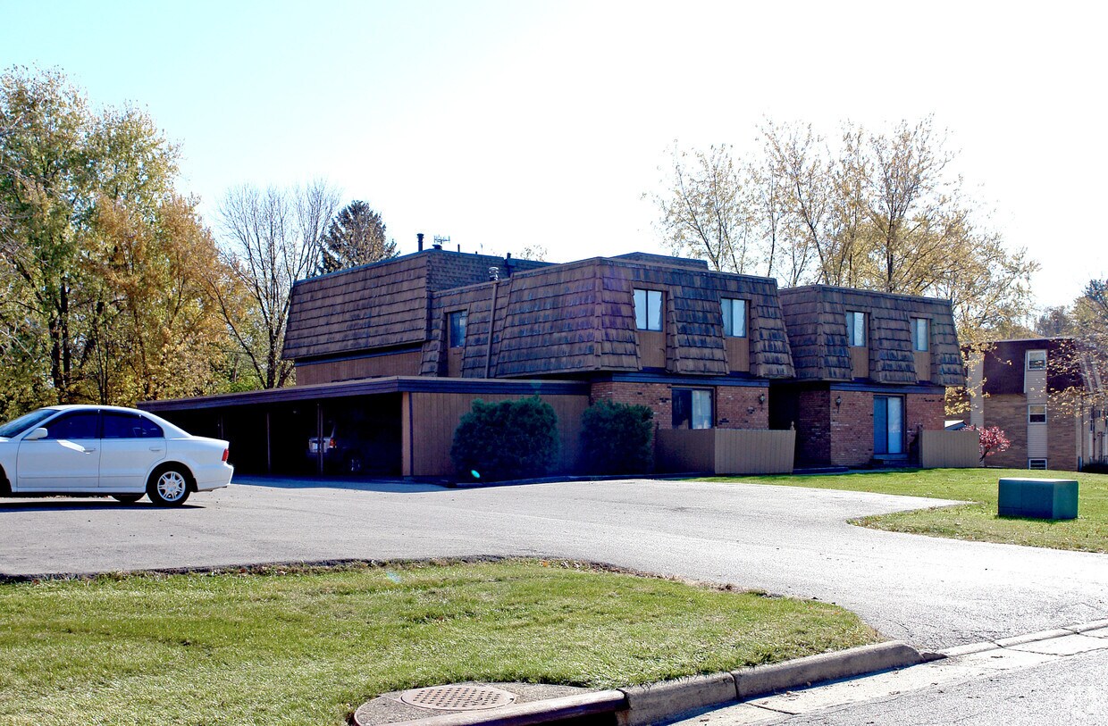 Building Photo - 111 Lemans Dr