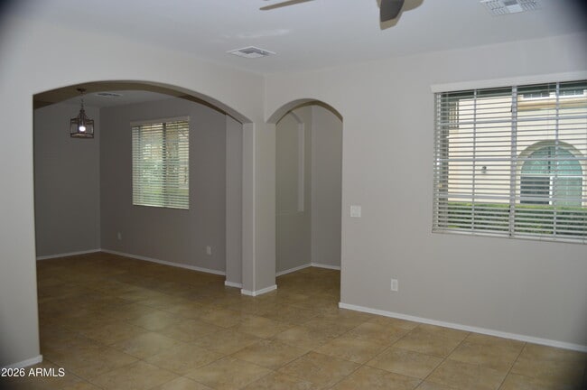 Building Photo - 964 S Almira Ave