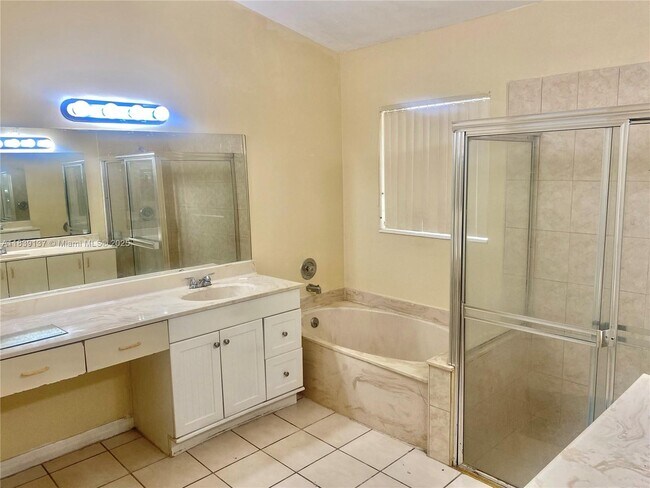 Building Photo - 19303 NW 87th Ct Cir