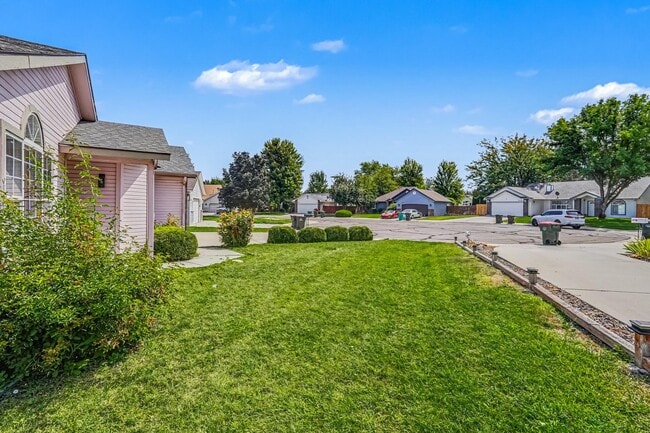 Building Photo - 2463 N Stone Pl