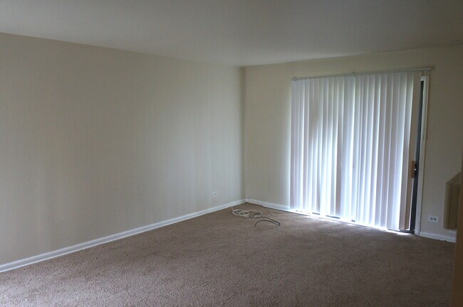Building Photo - 2212 Country Club Dr
