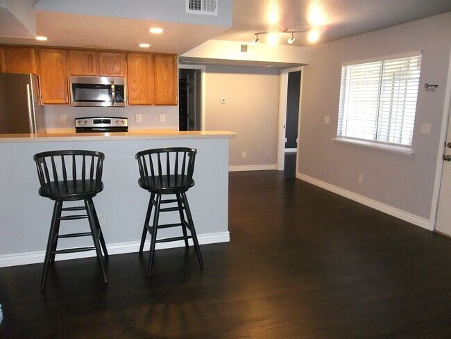 Building Photo - Updated 2-Story Condo Near CSU