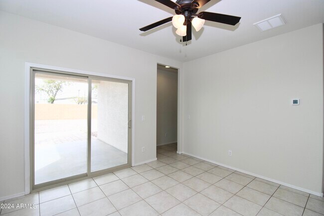 Foto del edificio - 41466 W Novak Ln