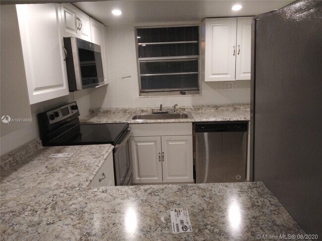 Building Photo - 6600 W 2nd Ct