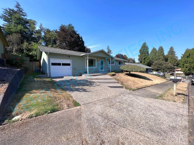 Primary Photo - 2 Bd / 1 Bth - Central A/C - Den - Attache...