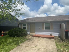 Building Photo - 650 Crest Dr