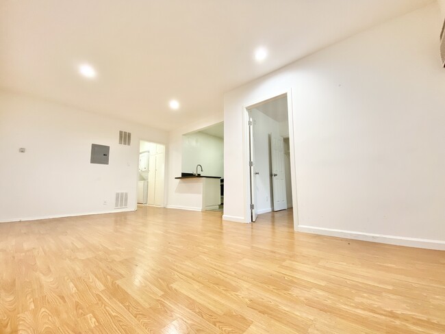 Foto del edificio - 1022 N Vista St