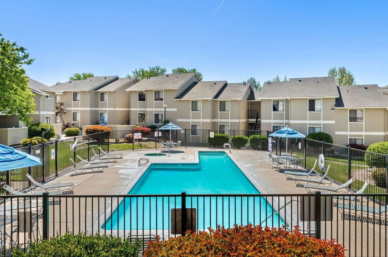 Primary Photo - Bordeaux House Apartments