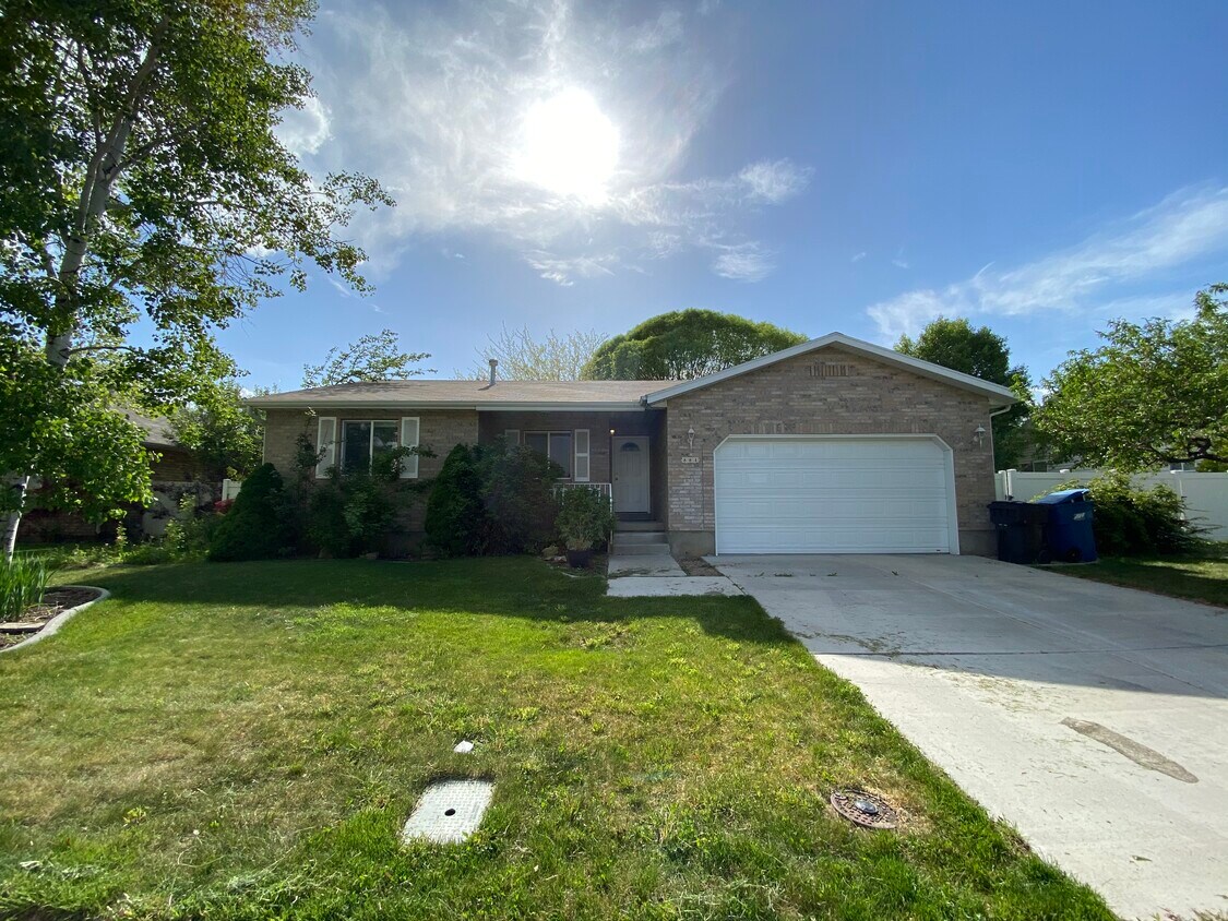 Primary Photo - 884 S 820 E