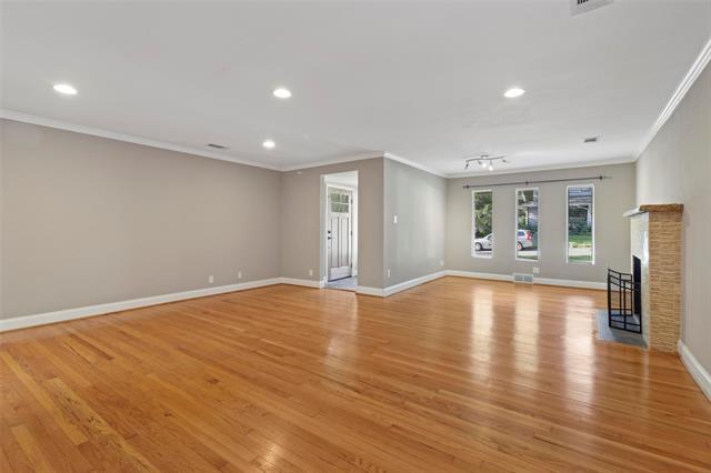 Foto del edificio - 6869 Burwood Ln