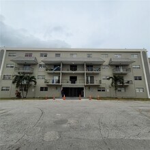 Building Photo - 5100 SW 41st St