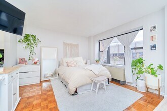 Building Photo - JUST LISTED HUGE STUDIO W/ PRIVATE BALCONY IN HELL’S KITCHEN