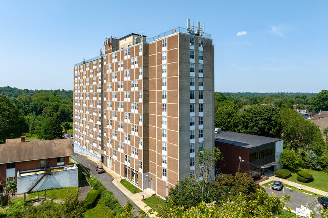 Foto del edificio - Luther Towers (55+)