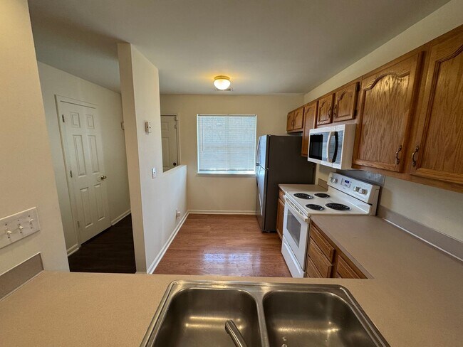 Foto del edificio - 9107 Charminster Ct