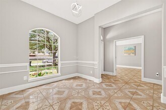 Building Photo - 13815 Daehne Dr
